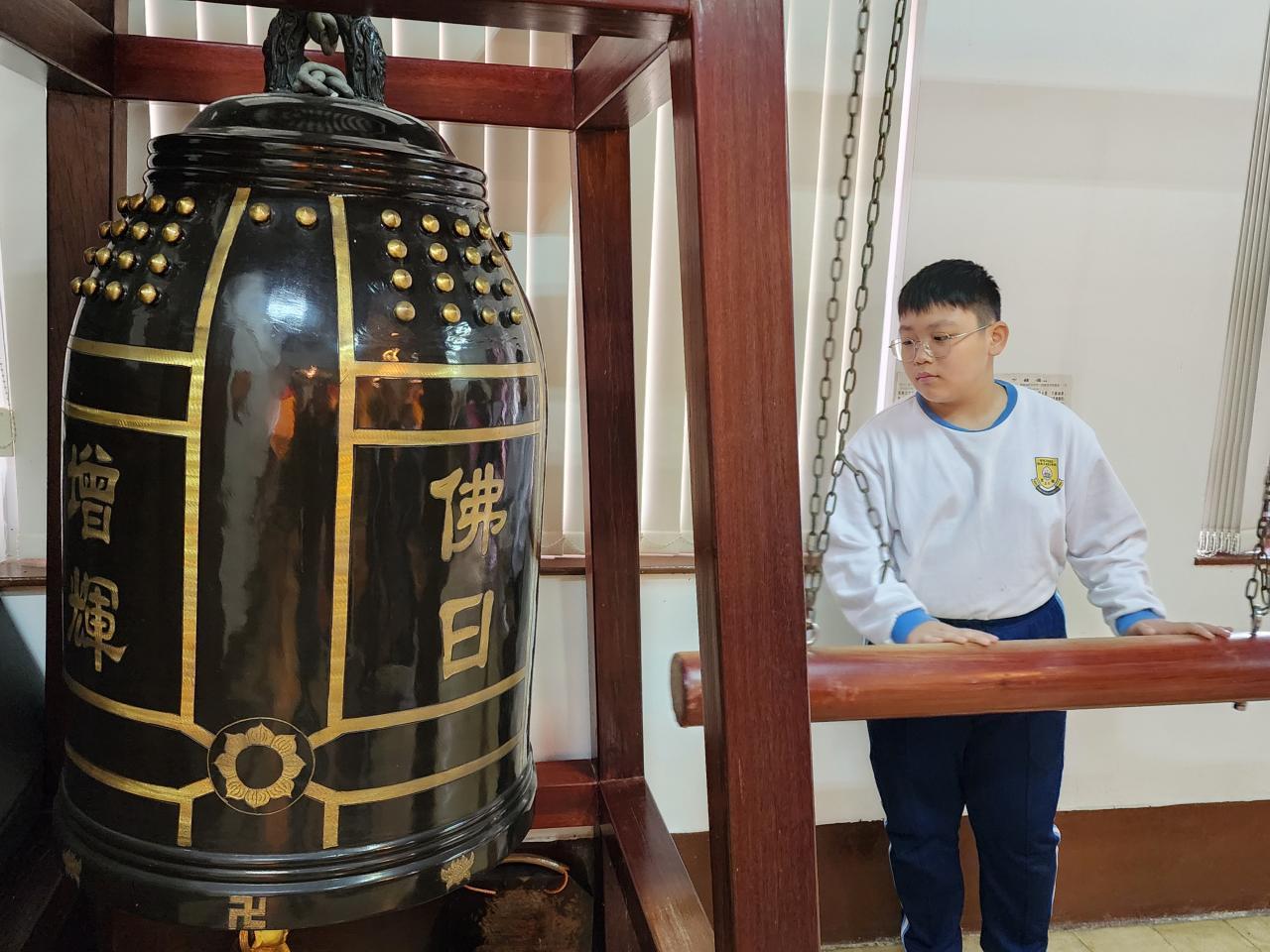 新年撞鐘祈福：鐘聲悠悠，誠心許願。