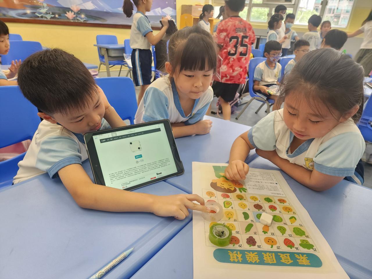 素食康樂棋遊戲（低年級）：認識蔬果，趣味滿分。