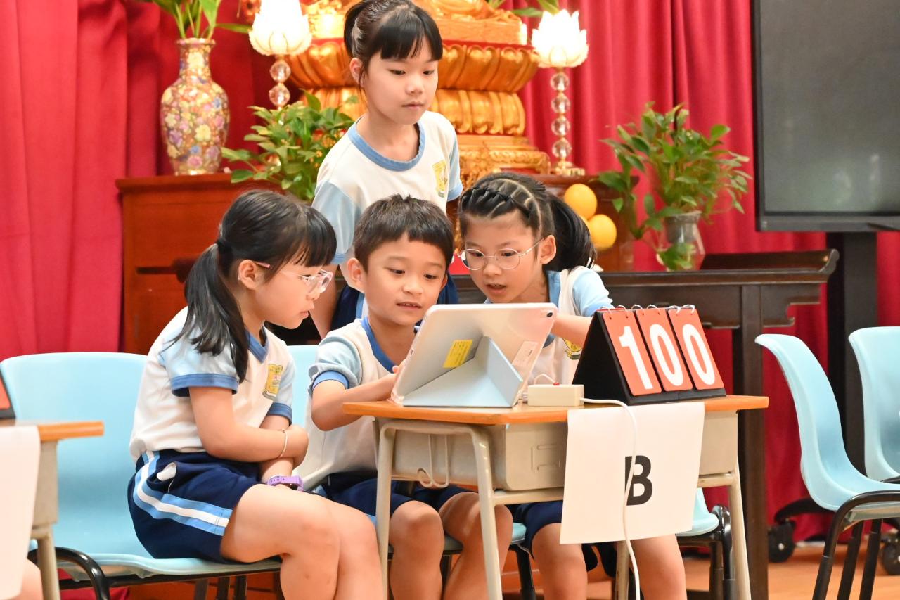 透過級際問答比賽及攤位遊戲，讓學生從遊戲中鞏固所學，提升學習興趣